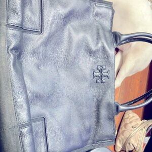 Used but in good condition Tory Burch leather bag